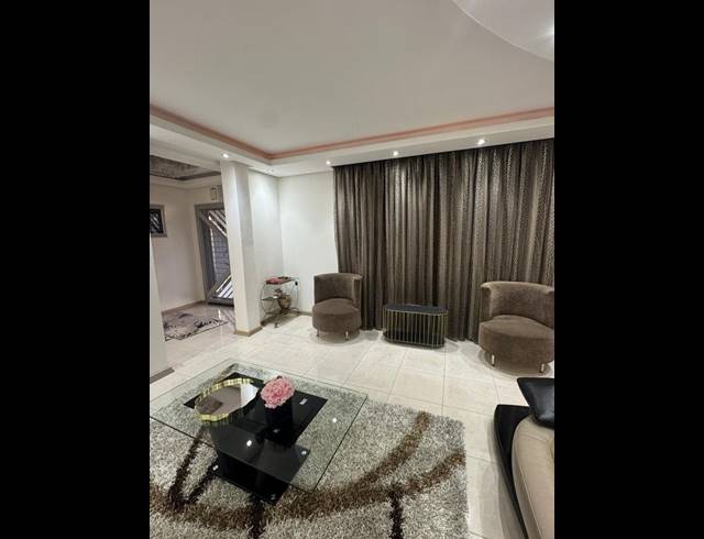 4 BEDROOM HOUSE FOR SALE IN MOUNTAIN RISE